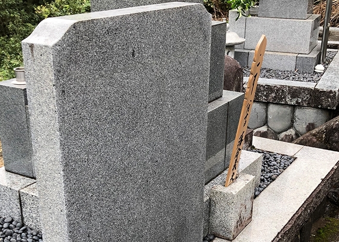 墓誌に戒名彫り