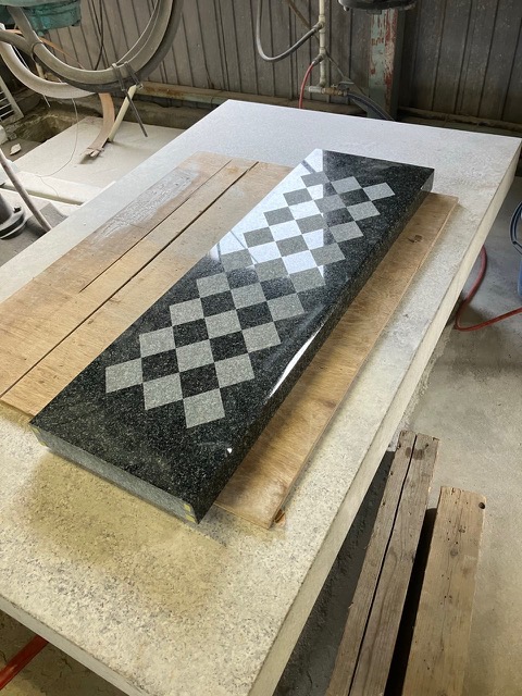 お墓のステップ加工