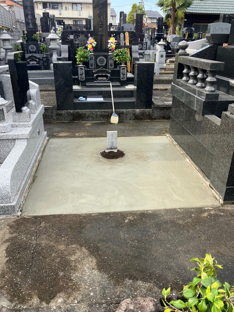 お墓の基礎工事