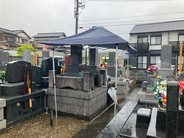 雨の日の納骨