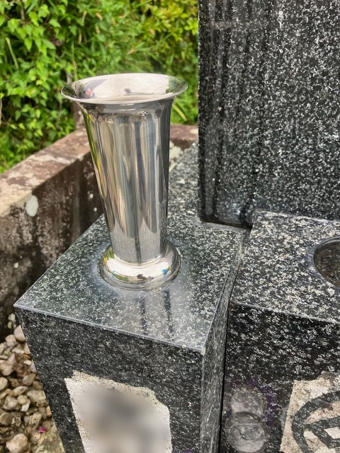 ネジ式花立の設置
