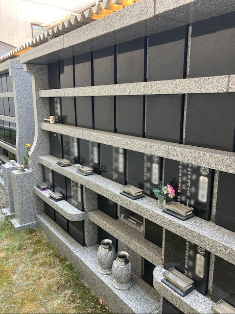 納骨堂のプレート彫刻