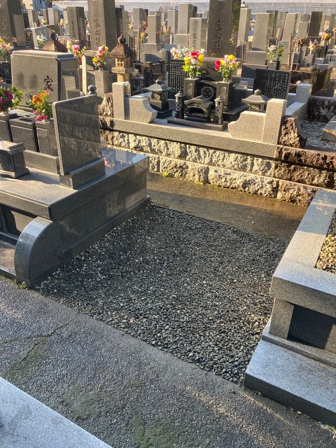 舞台がつながったお墓の解体