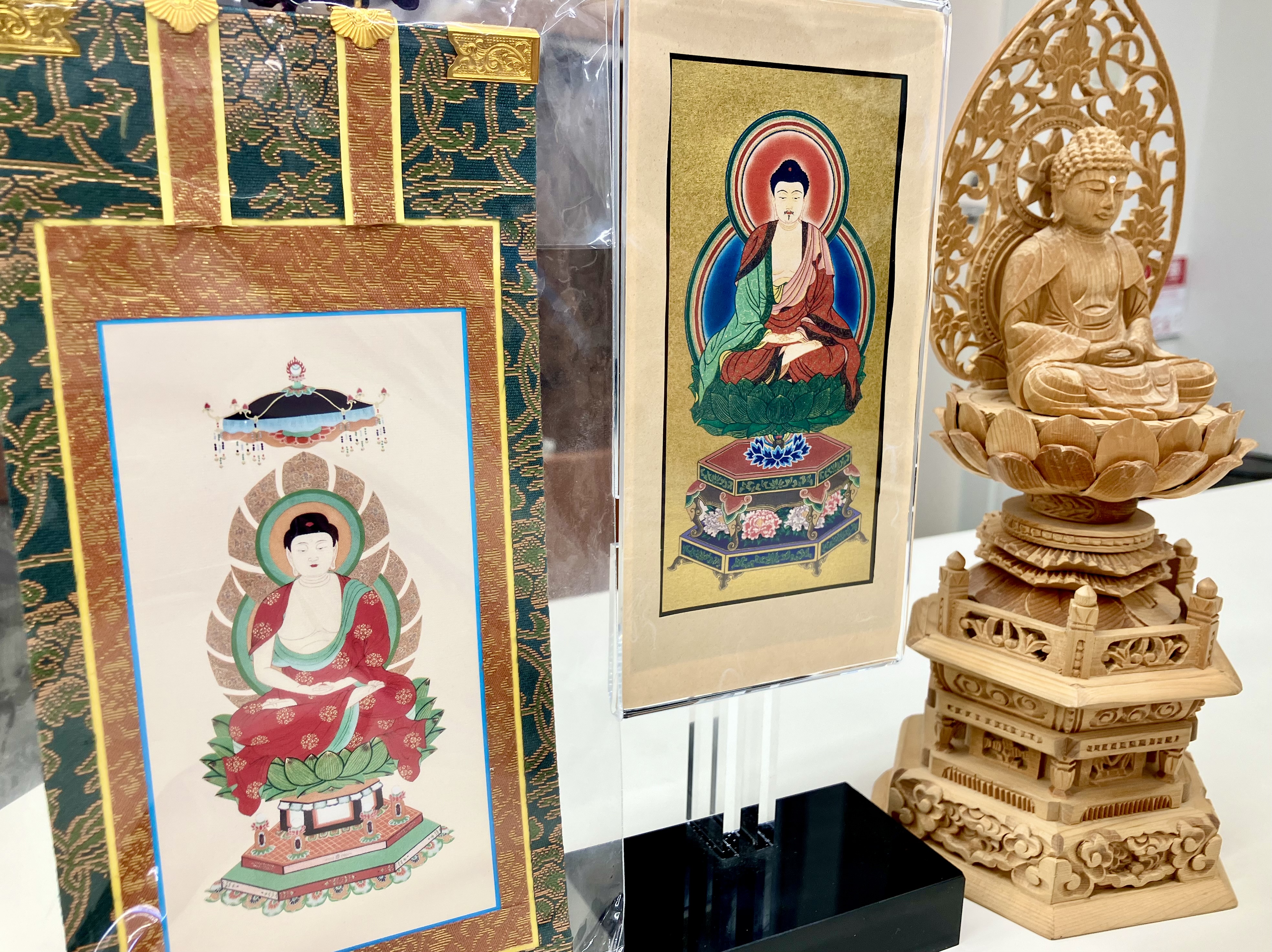 仏像と掛軸