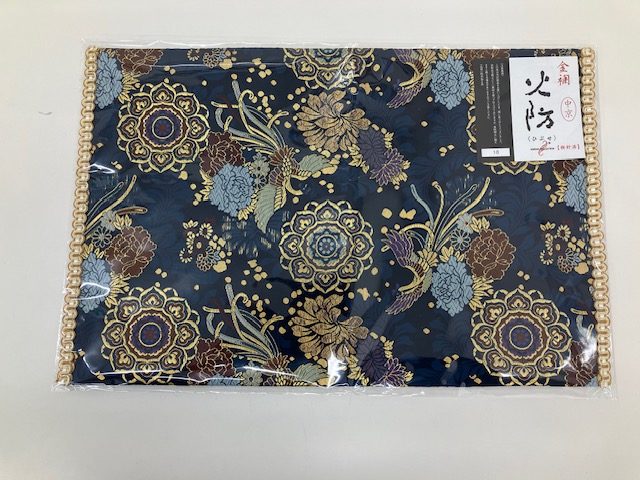 オーダーメイドの経机マットです。