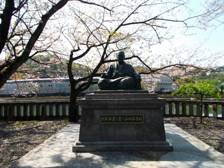 ②