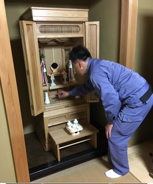 浜松市在住のお客様宅神徒壇の納品と4尺代の回収仏壇